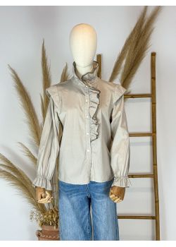 Blusa taupe con volante en el cuello y hombreras