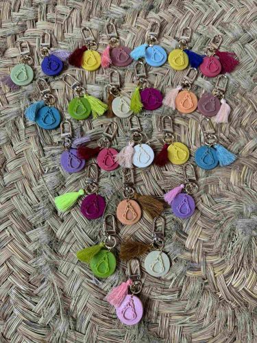 Llavero resina virgen del Rocío 2