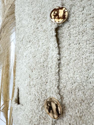 Chalequillo lana rizada con maxi botones 2