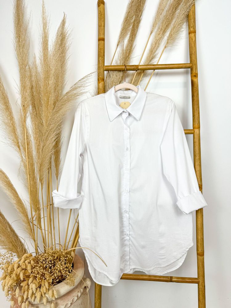 Camisa blanca clásica semi-larga