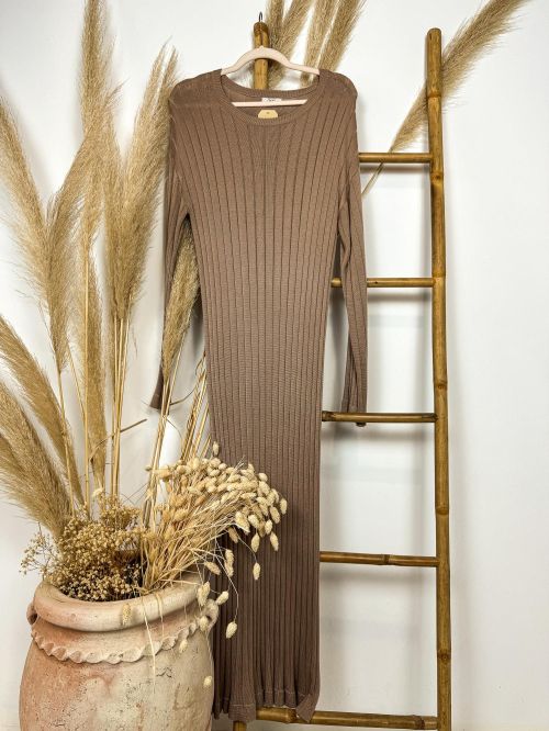 Vestido largo punto canalé calado