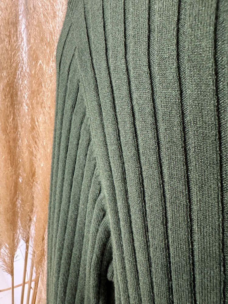 Jersey verde cuello alto