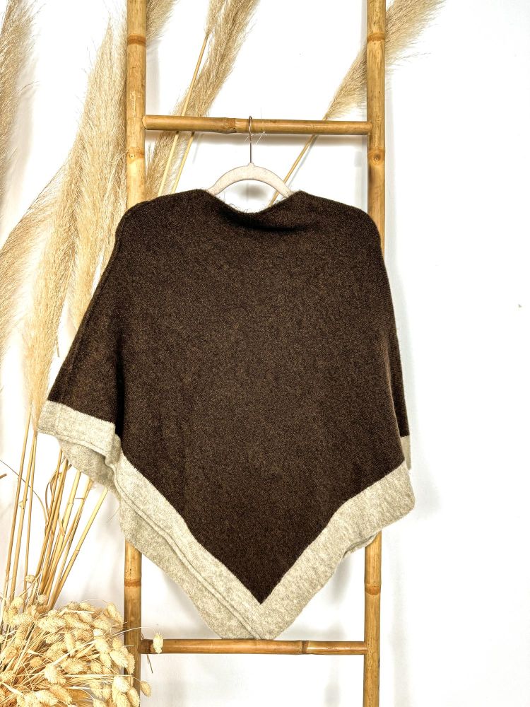 Capa poncho marrón y beige