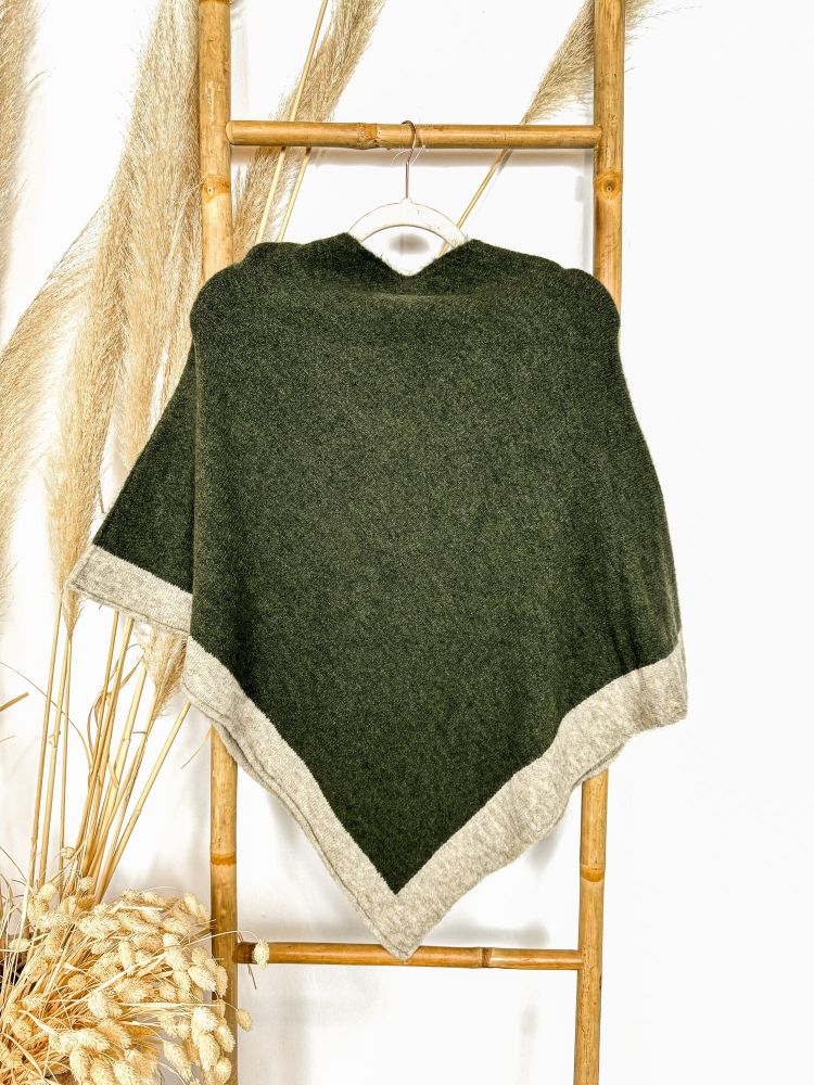 Capa poncho verde y beige