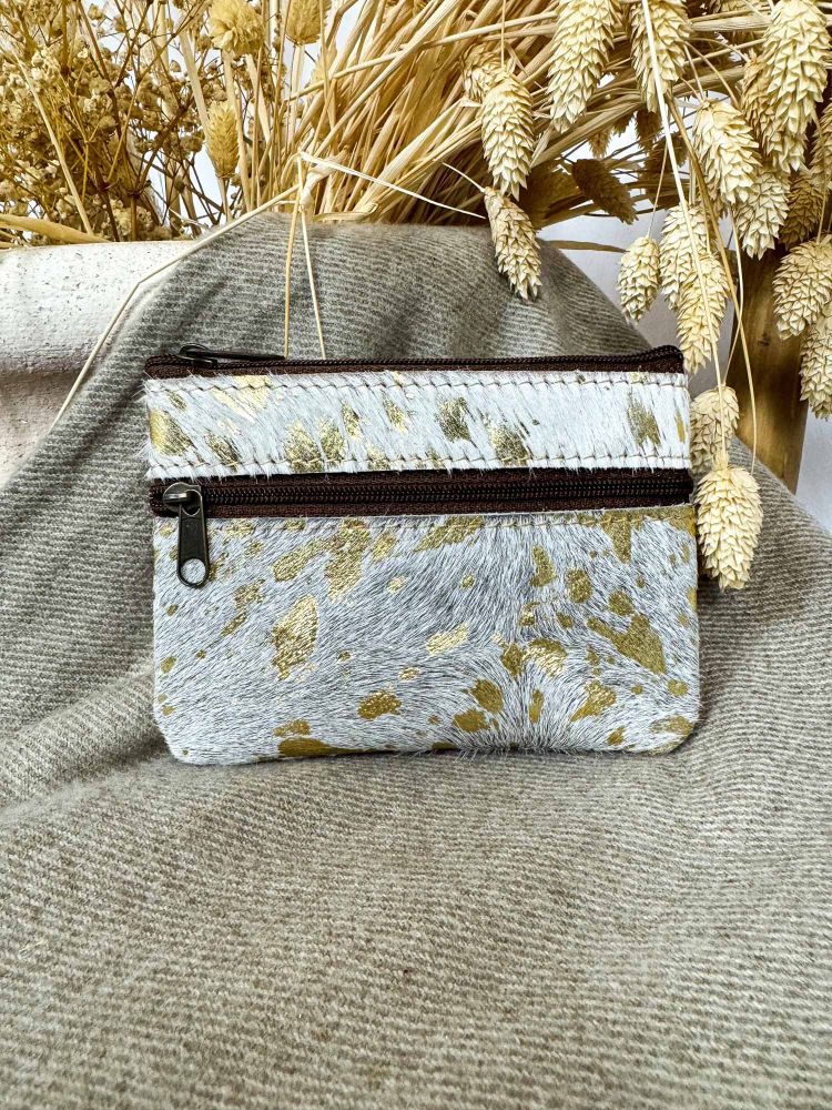 Monedero piel beige y pelo blanco y dorado