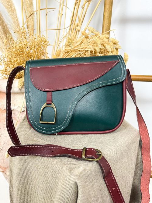 Bolso de piel verde y cereza