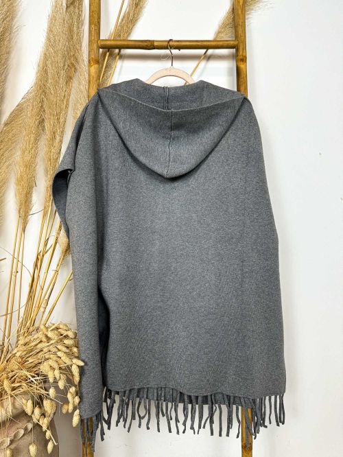 Chaqueta larga gris con flecos