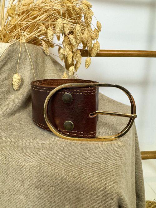 Cinturón ancho 7,5 cm color castaño con hebilla ovalada color oro