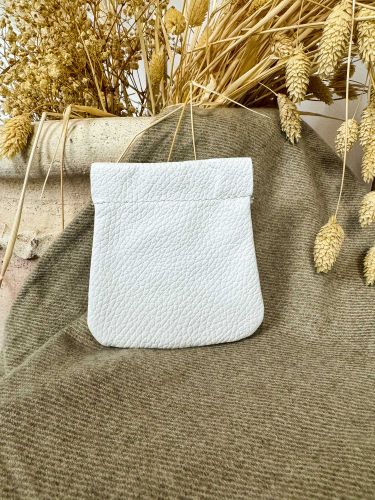 Mini monedero de piel blanco 2