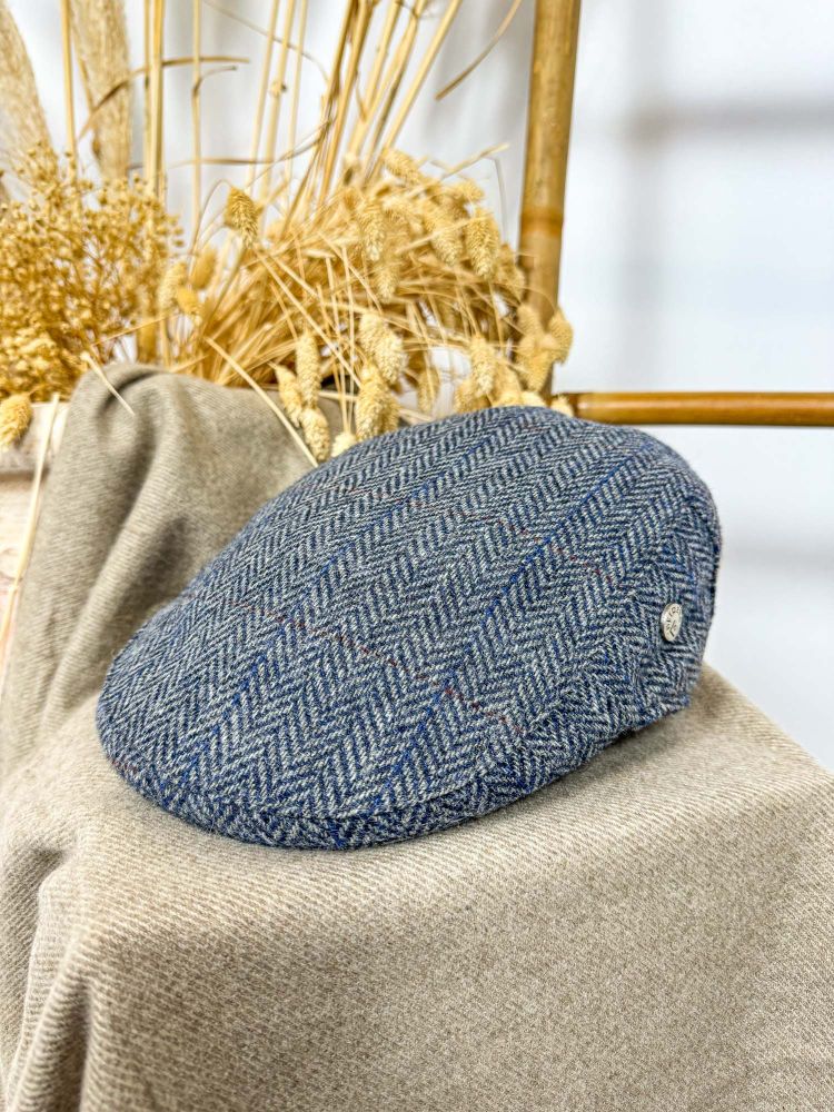 Gorra invierno BULLET azul añil con espigas beige y líneas rojas y azules