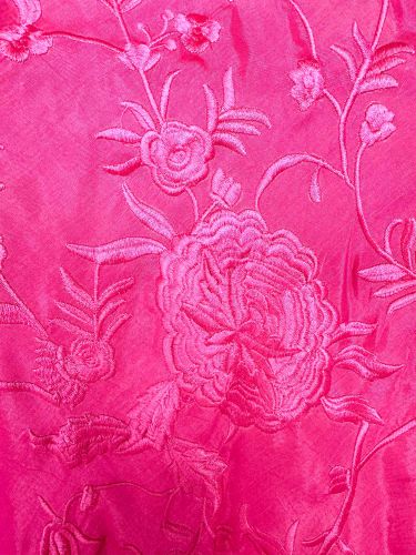 Mantón seda Lucía fucsia 2