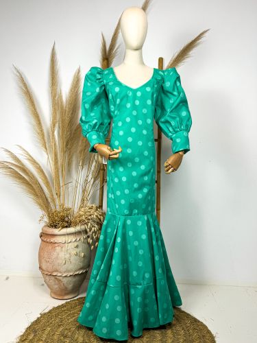 Traje de flamenca sirena verde agua con lunar verde menta
