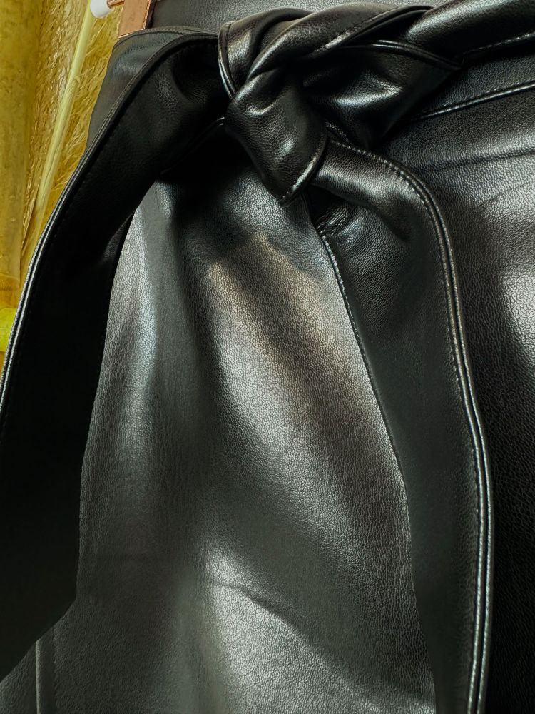 Falda polipiel cruzada negra Falda polipiel cruzada negra