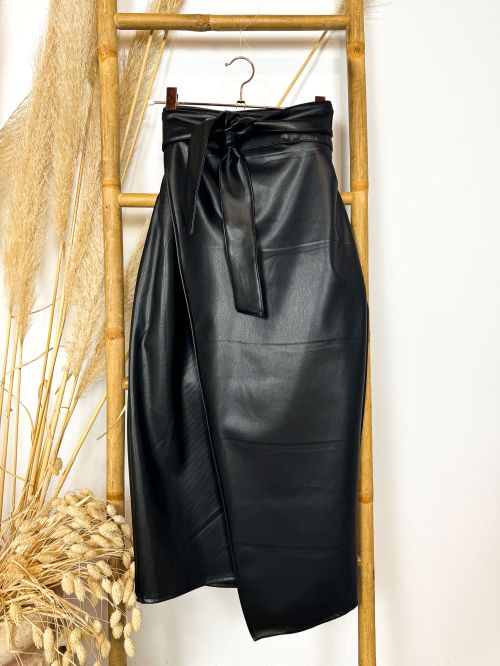 Falda polipiel cruzada negra