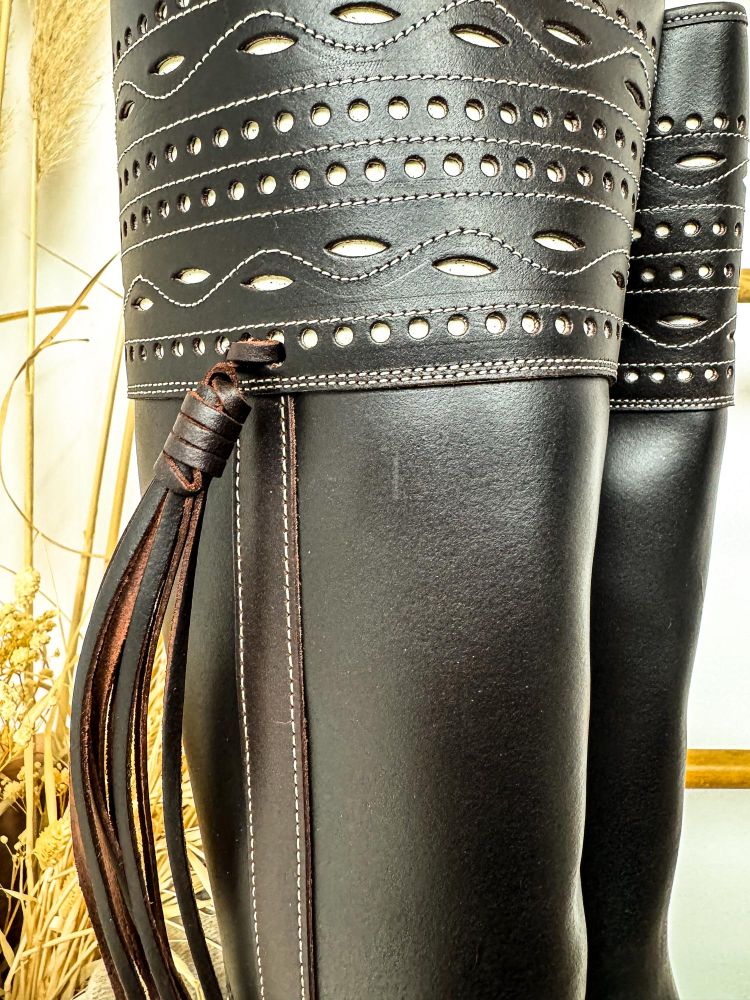 Boto de piel castaña tacón cenefa...