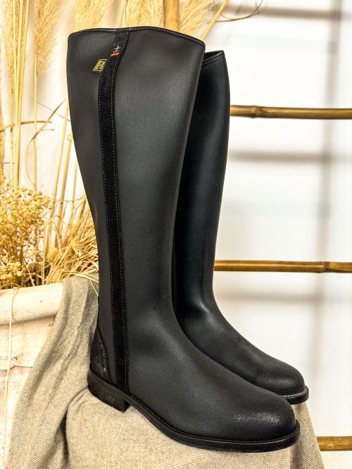 Boto de piel negro clásica talonera ante