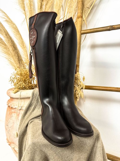 Boto de piel castaña sol picado y fleco color avellana modelo 239-LU-CS