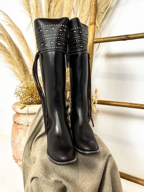 Boto de piel castaña tacón cenefa picada modelo 446