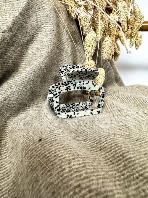 Pinza puntitos negros