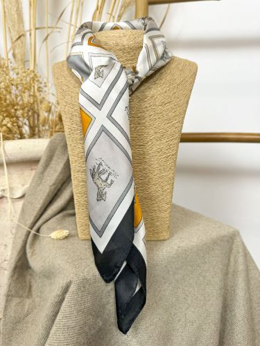 Pañuelo 70x70 blanco cuadros gris, amarillo con dibujos...