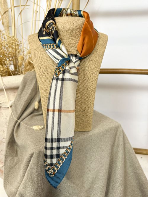 Pañuelo seda 70x70 buberry con carruaje azul petroleo