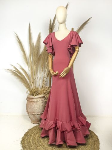 Traje de flamenca de nesgas color salmón oscuro con 2...