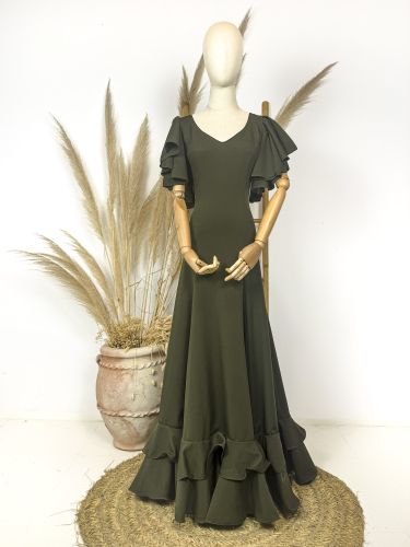 Traje de flamenca de nesgas color verde cacería con 2...