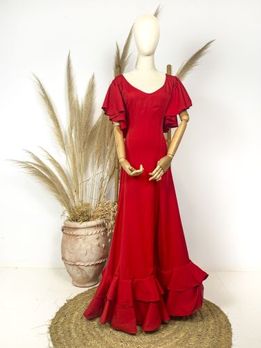 Traje de flamenca de nesgas color rojo con 2 volantes...