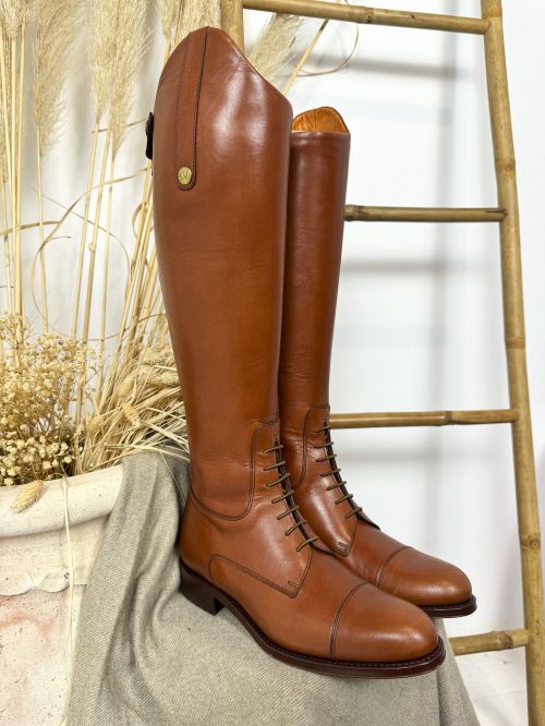 Bota hípica con cordones