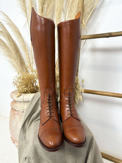 Bota hípica con cordones