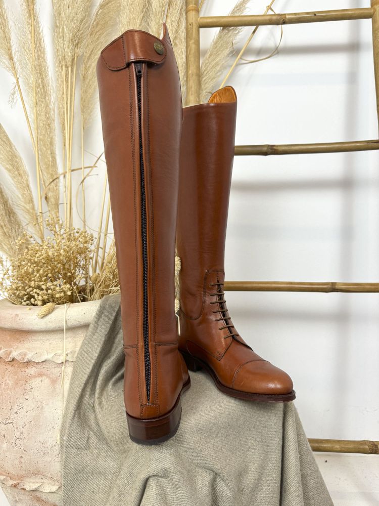 Bota hípica con cordones