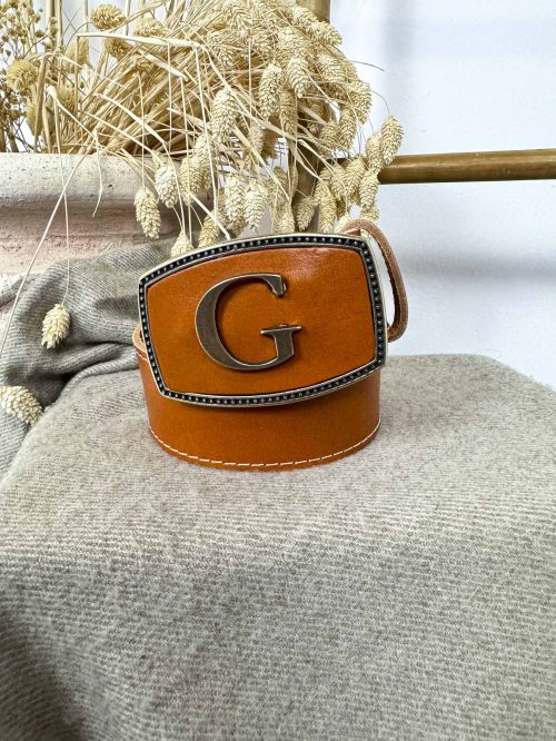 Hebilla rectangular inicial relieve G