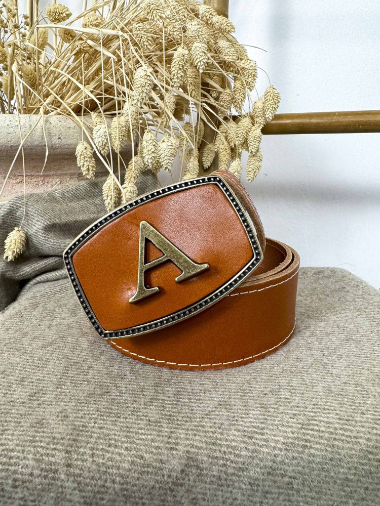 Hebilla rectangular inicial relieve A