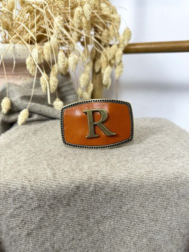 Hebilla rectangular inicial relieve R