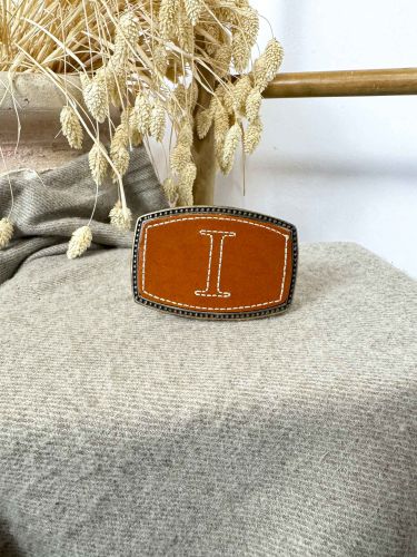 Hebilla rectangular inicial bordada I