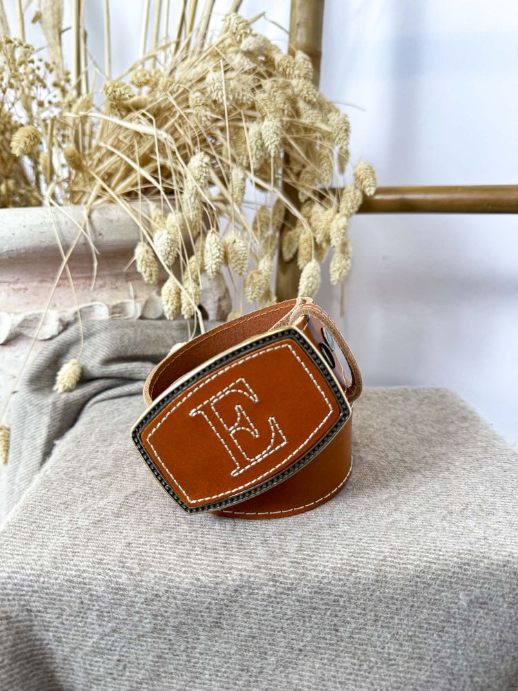 Hebilla rectangular inicial bordada E