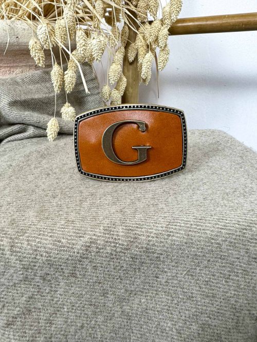 Hebilla rectangular inicial relieve G