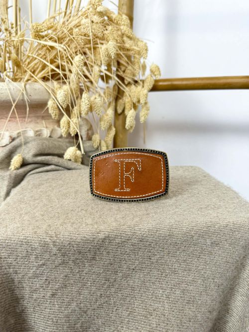 Hebilla rectangular inicial bordada F