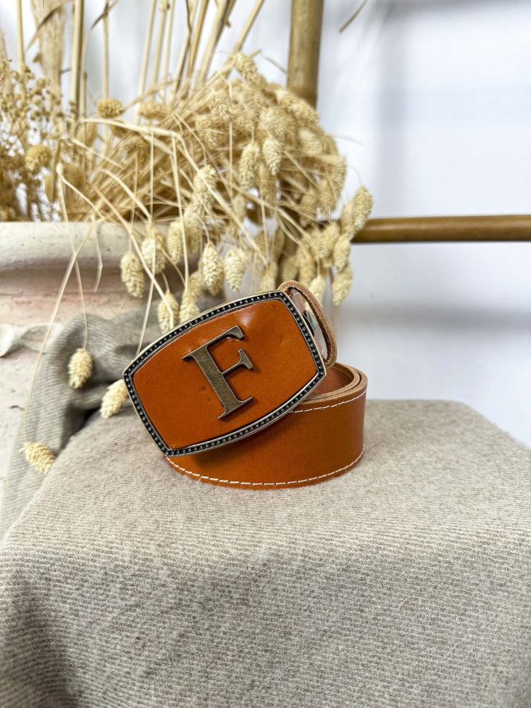 Hebilla rectangular inicial relieve F