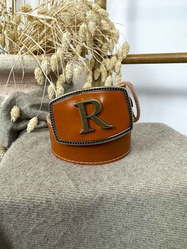 Hebilla rectangular inicial relieve R 2