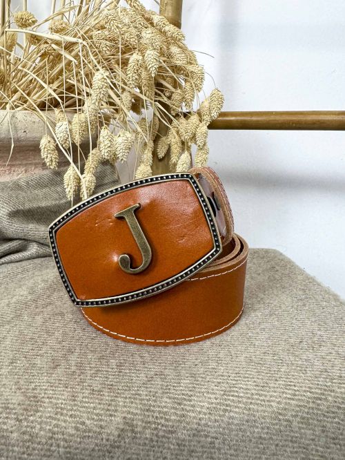 Hebilla rectangular inicial relieve J