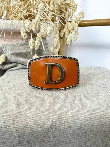 Hebilla rectangular inicial relieve D