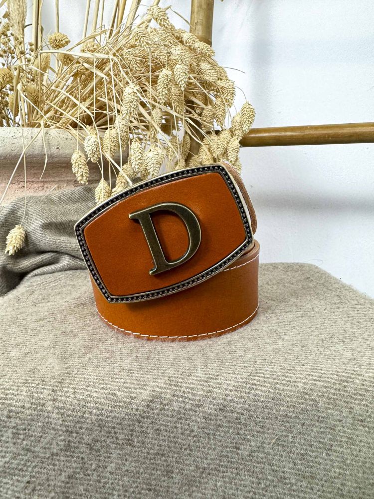 Hebilla rectangular inicial relieve D Hebilla rectangular inicial relieve D