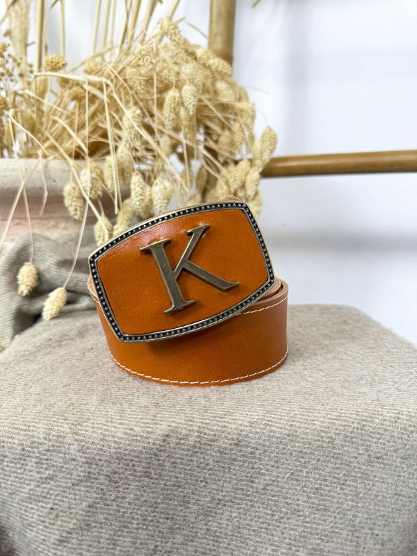 Hebilla rectangular inicial relieve K