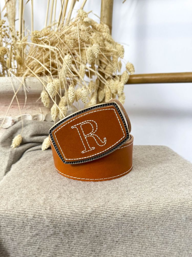 Hebilla rectangular inicial bordada R