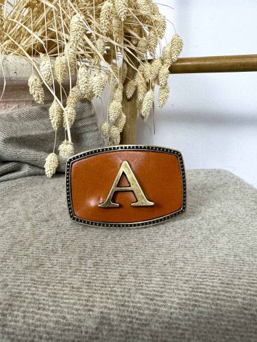 Hebilla rectangular inicial relieve A