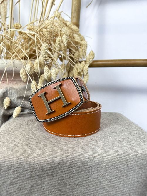 Hebilla rectangular inicial relieve H