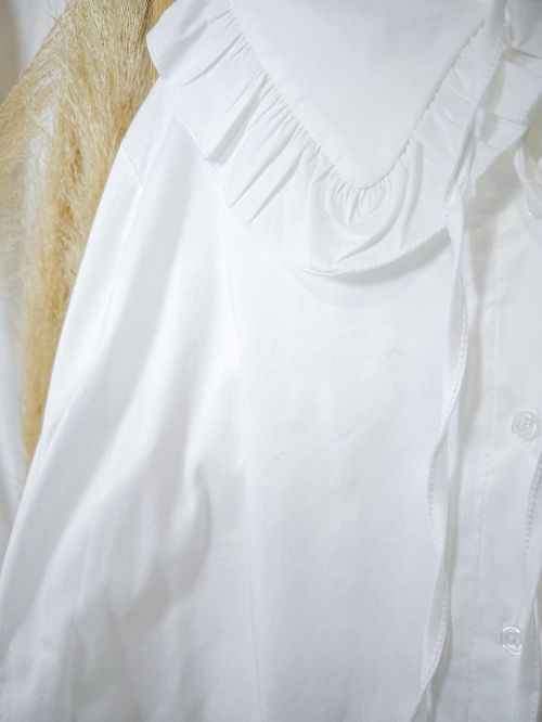 Blusa blanca cuello bebé