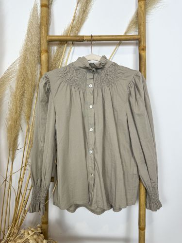 Blusa taupe cuello cisne fruncido