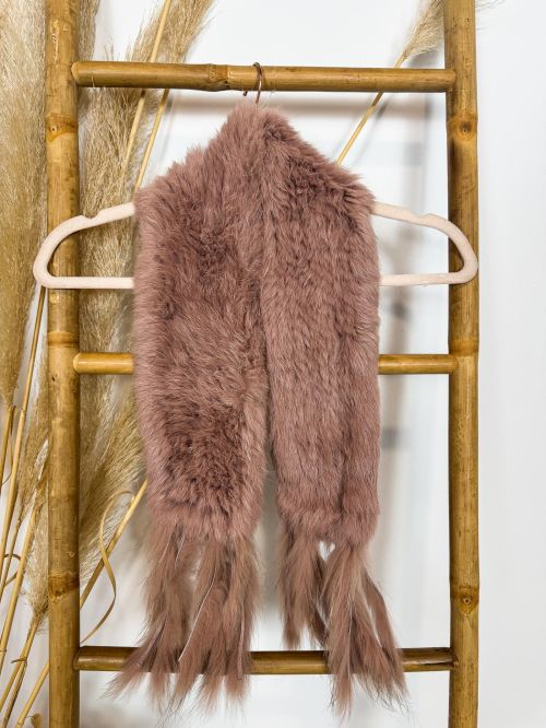 Bufanda corta de pelo natural de conejo color rosa y rabitos colgando